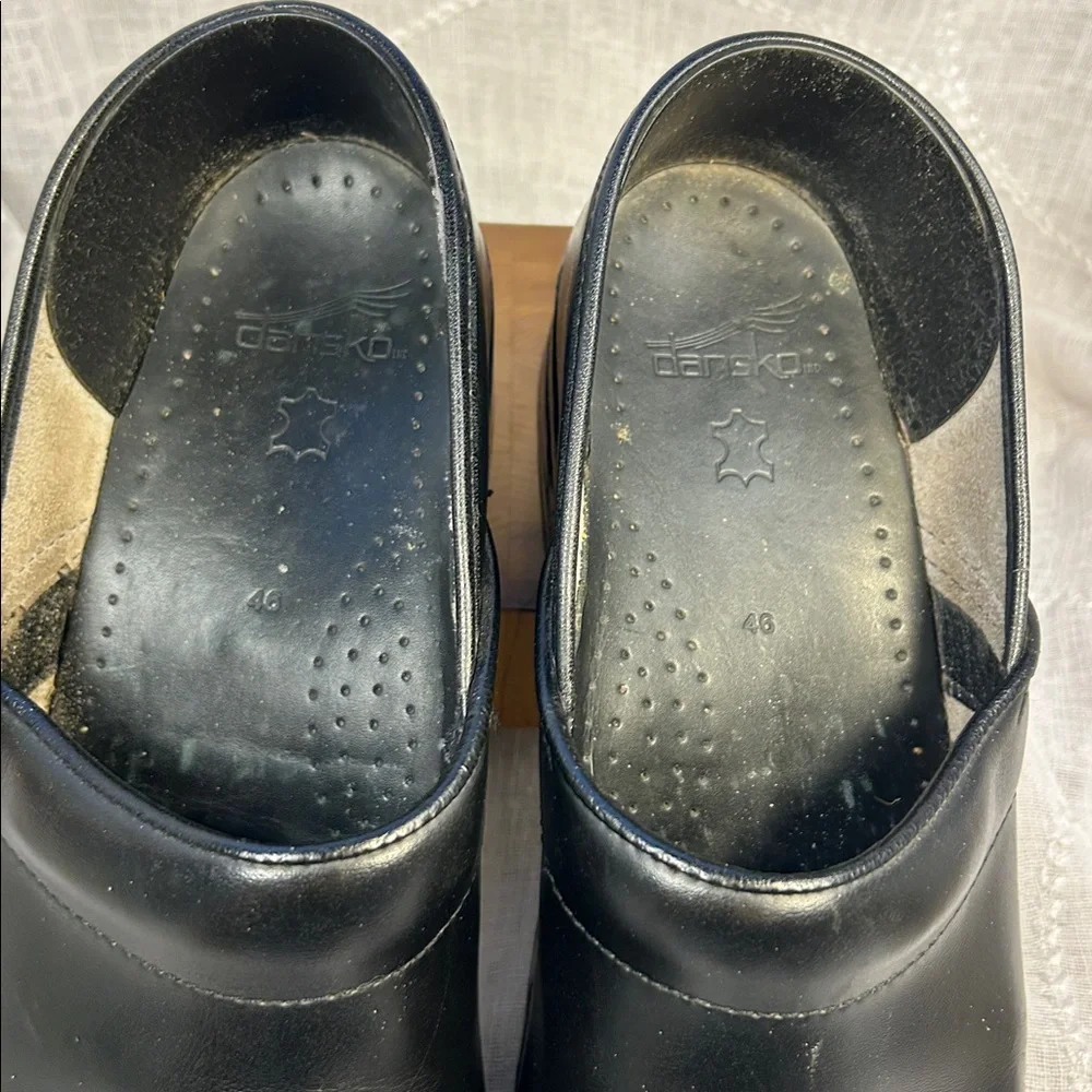 Dansko leather preloved clogs